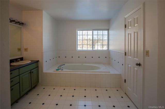 14 Whalen Drive, Hopewell Junction, NY 12533