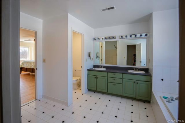 14 Whalen Drive, Hopewell Junction, NY 12533