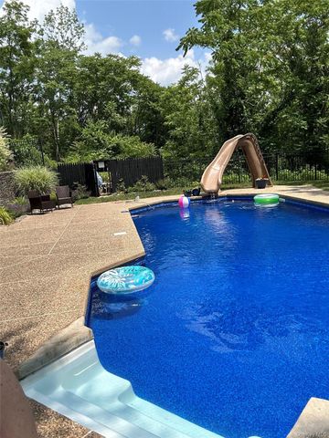 14 Whalen Drive, Hopewell Junction, NY 12533