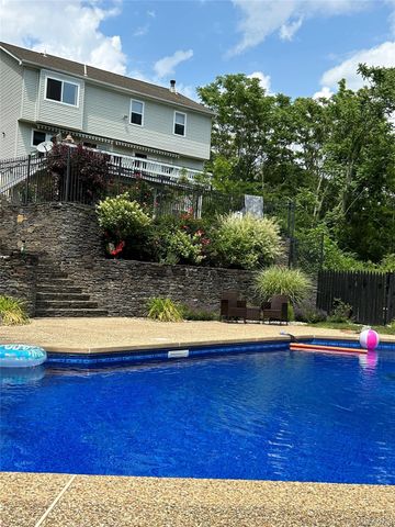 14 Whalen Drive, Hopewell Junction, NY 12533