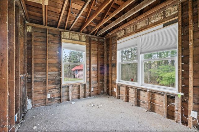 929 Pearse Road, Niskayuna, NY 12309