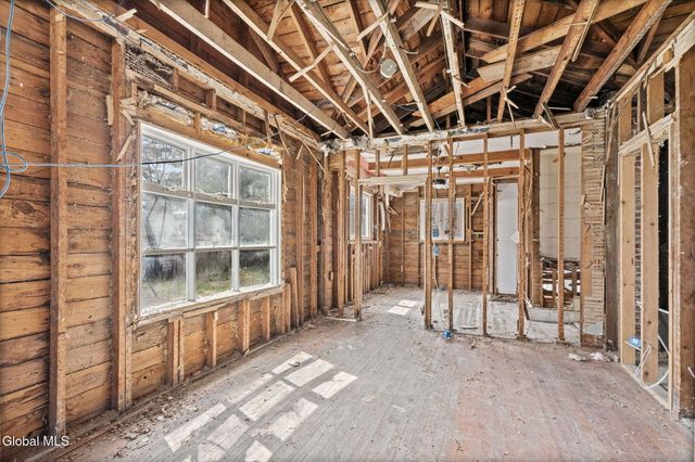 929 Pearse Road, Niskayuna, NY 12309