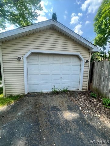 909 James Avenue, Niagara Falls, NY 14305