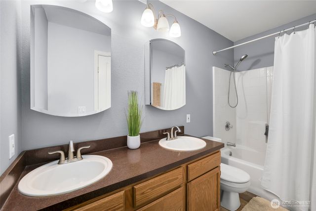 4924 N Vista Drive E, Bonney Lake, WA 98391