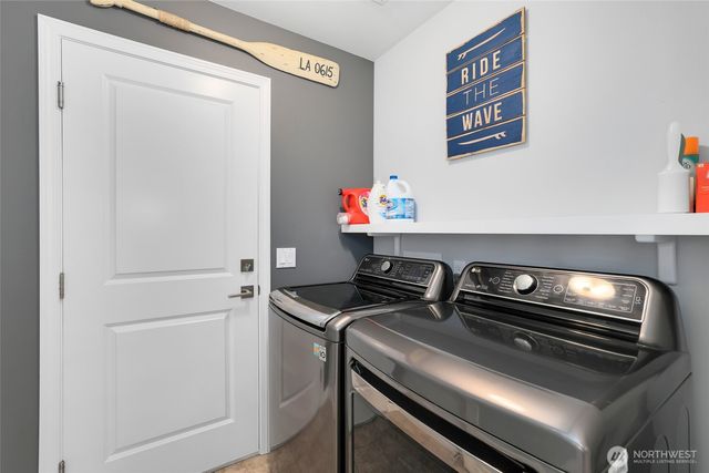 4924 N Vista Drive E, Bonney Lake, WA 98391