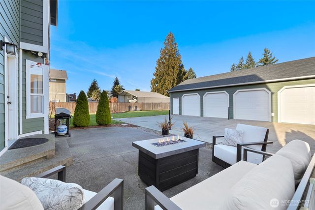 4924 N Vista Drive E, Bonney Lake, WA 98391