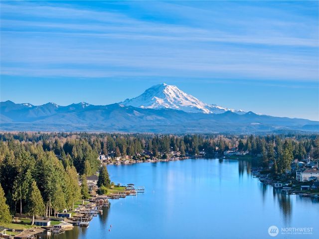 4924 N Vista Drive E, Bonney Lake, WA 98391