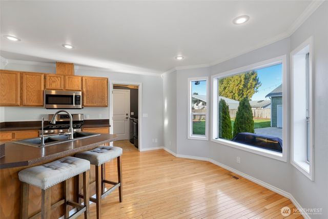 4924 N Vista Drive E, Bonney Lake, WA 98391