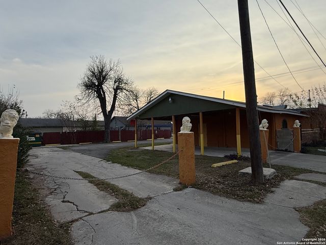 5402 S Zarzamora, San Antonio, TX 78211