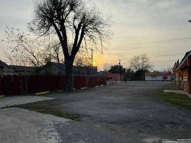 5402 S Zarzamora, San Antonio, TX 78211