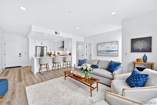 1101 Catania Ct 201, Encinitas, CA 92024