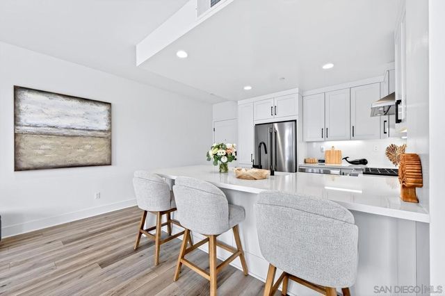 1101 Catania Ct 201, Encinitas, CA 92024