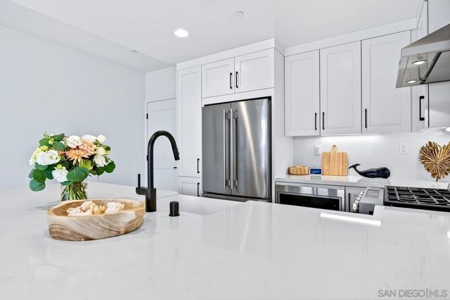 1101 Catania Ct 201, Encinitas, CA 92024