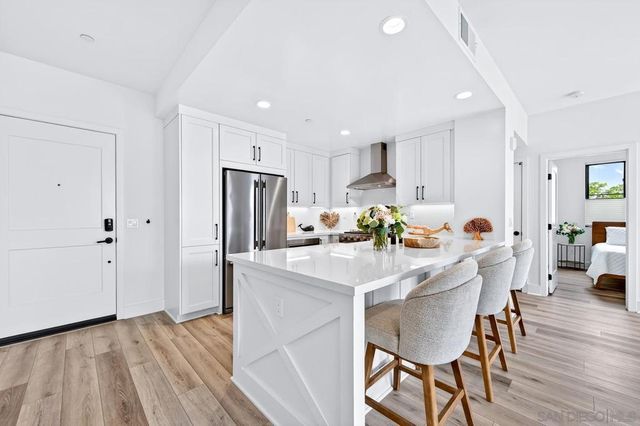 1101 Catania Ct 201, Encinitas, CA 92024