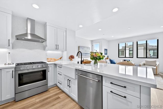 1101 Catania Ct 201, Encinitas, CA 92024