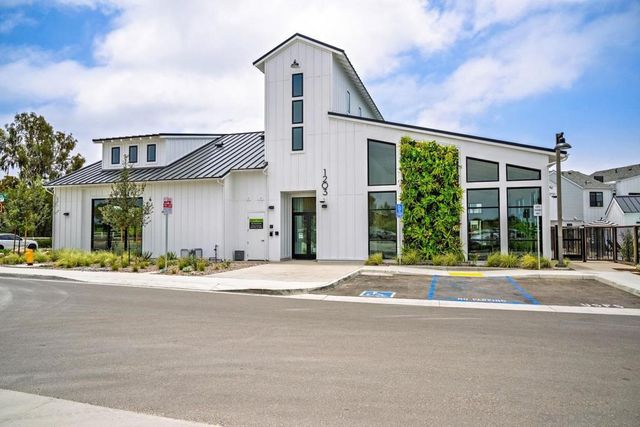 1101 Catania Ct 201, Encinitas, CA 92024