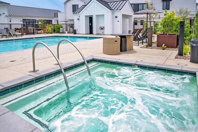 1101 Catania Ct 201, Encinitas, CA 92024