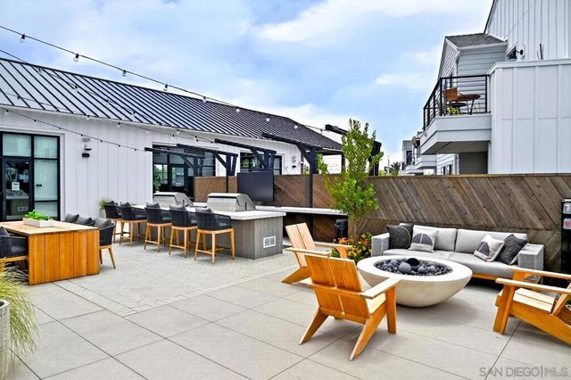 1101 Catania Ct 201, Encinitas, CA 92024