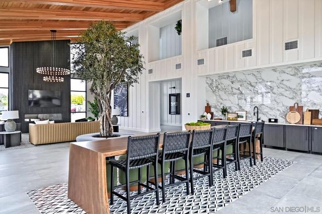 1101 Catania Ct 201, Encinitas, CA 92024
