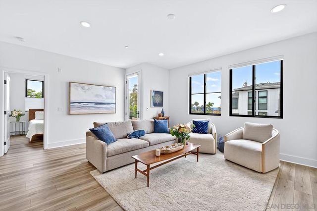 1101 Catania Ct 201, Encinitas, CA 92024