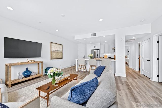 1101 Catania Ct 201, Encinitas, CA 92024