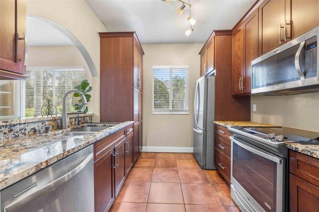 18103 PARADISE POINT DRIVE, Tampa, FL 33647