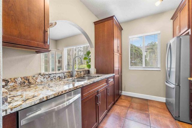 18103 PARADISE POINT DRIVE, Tampa, FL 33647