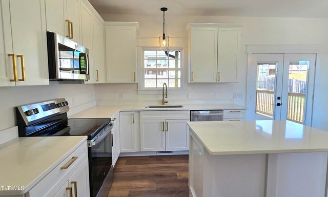 444 Wyndham Drive, Johnson City, TN 37615