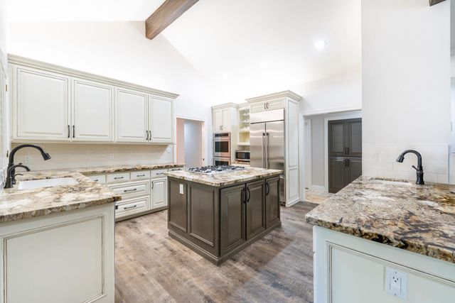 585 E Chesapeake Circle, Fresno, CA 93730