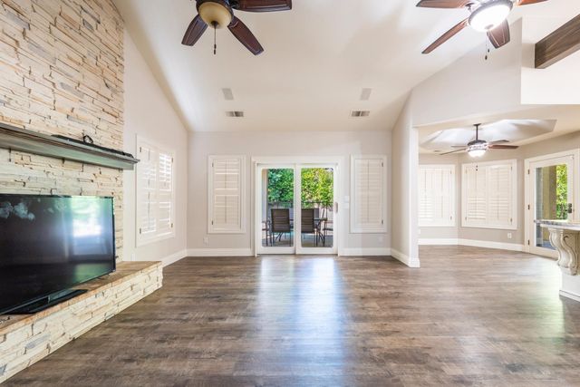 585 E Chesapeake Circle, Fresno, CA 93730