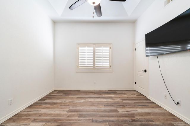 585 E Chesapeake Circle, Fresno, CA 93730