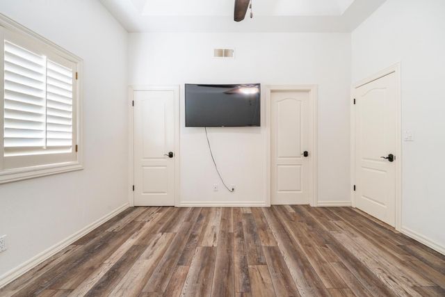 585 E Chesapeake Circle, Fresno, CA 93730