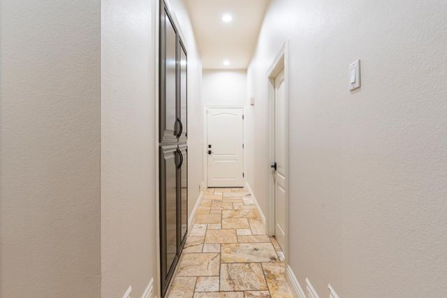 585 E Chesapeake Circle, Fresno, CA 93730