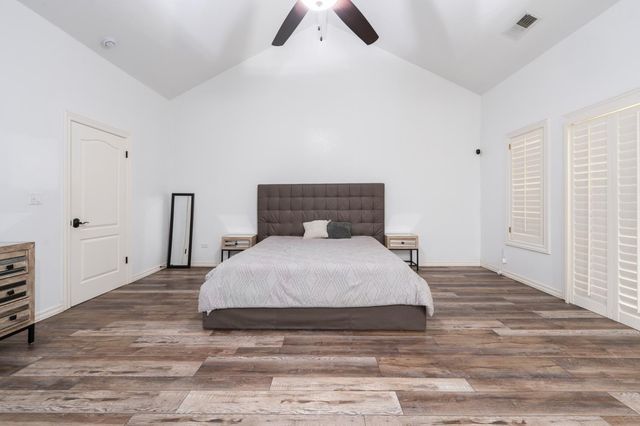 585 E Chesapeake Circle, Fresno, CA 93730