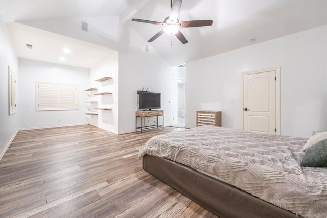 585 E Chesapeake Circle, Fresno, CA 93730