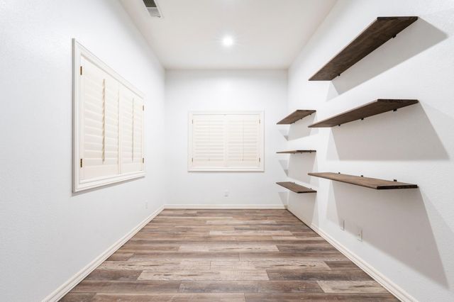 585 E Chesapeake Circle, Fresno, CA 93730