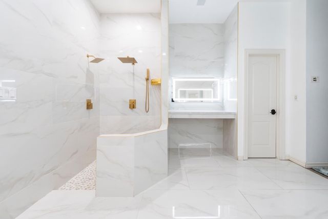 585 E Chesapeake Circle, Fresno, CA 93730