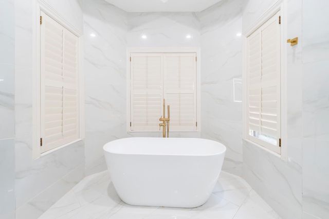 585 E Chesapeake Circle, Fresno, CA 93730