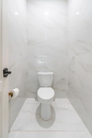 585 E Chesapeake Circle, Fresno, CA 93730