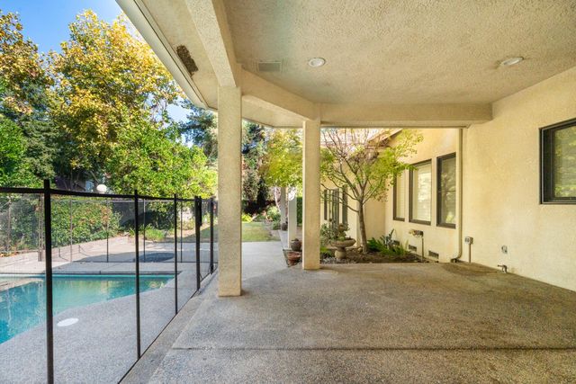 585 E Chesapeake Circle, Fresno, CA 93730