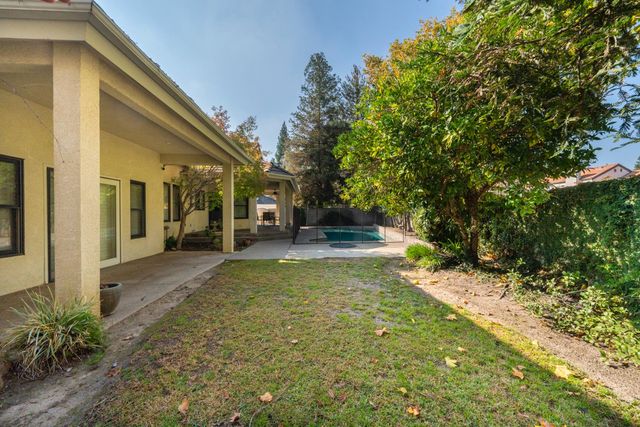 585 E Chesapeake Circle, Fresno, CA 93730