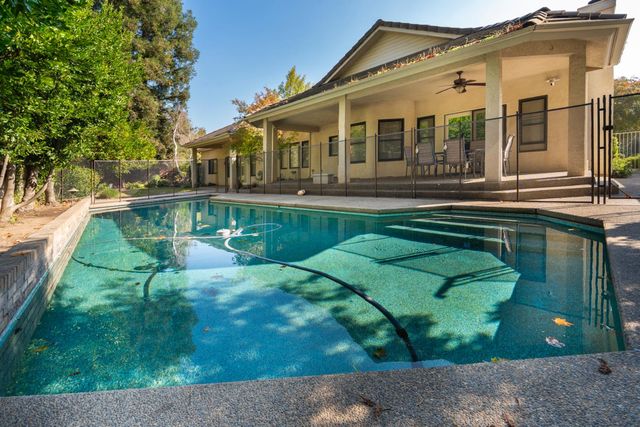 585 E Chesapeake Circle, Fresno, CA 93730