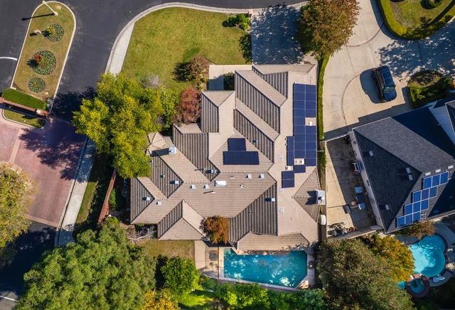 585 E Chesapeake Circle, Fresno, CA 93730