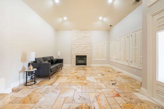 585 E Chesapeake Circle, Fresno, CA 93730