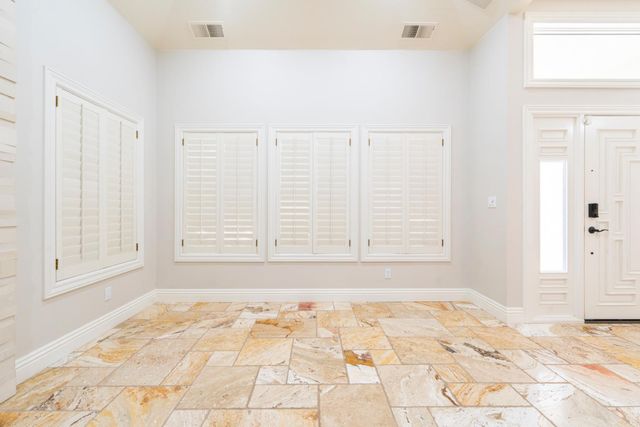 585 E Chesapeake Circle, Fresno, CA 93730