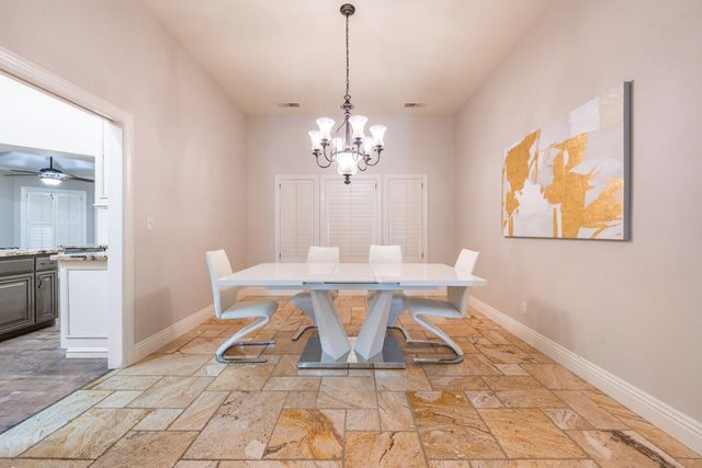 585 E Chesapeake Circle, Fresno, CA 93730