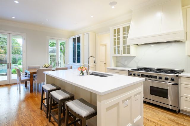 5243 Farquhar Lane, Dallas, TX 75209