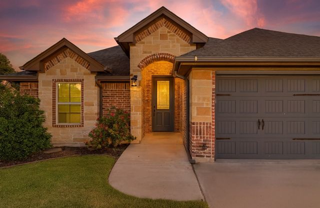 229 Jacinth Lane, Granbury, TX 76049