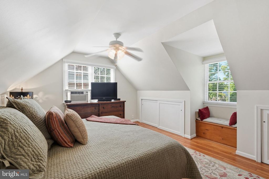 Image 14 of property listing at 3402 MCCOMAS AVE, Kensington, MD 20895
