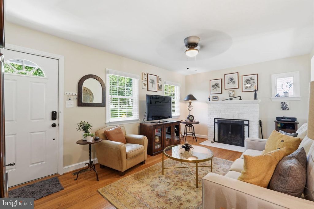 Image 3 of property listing at 3402 MCCOMAS AVE, Kensington, MD 20895